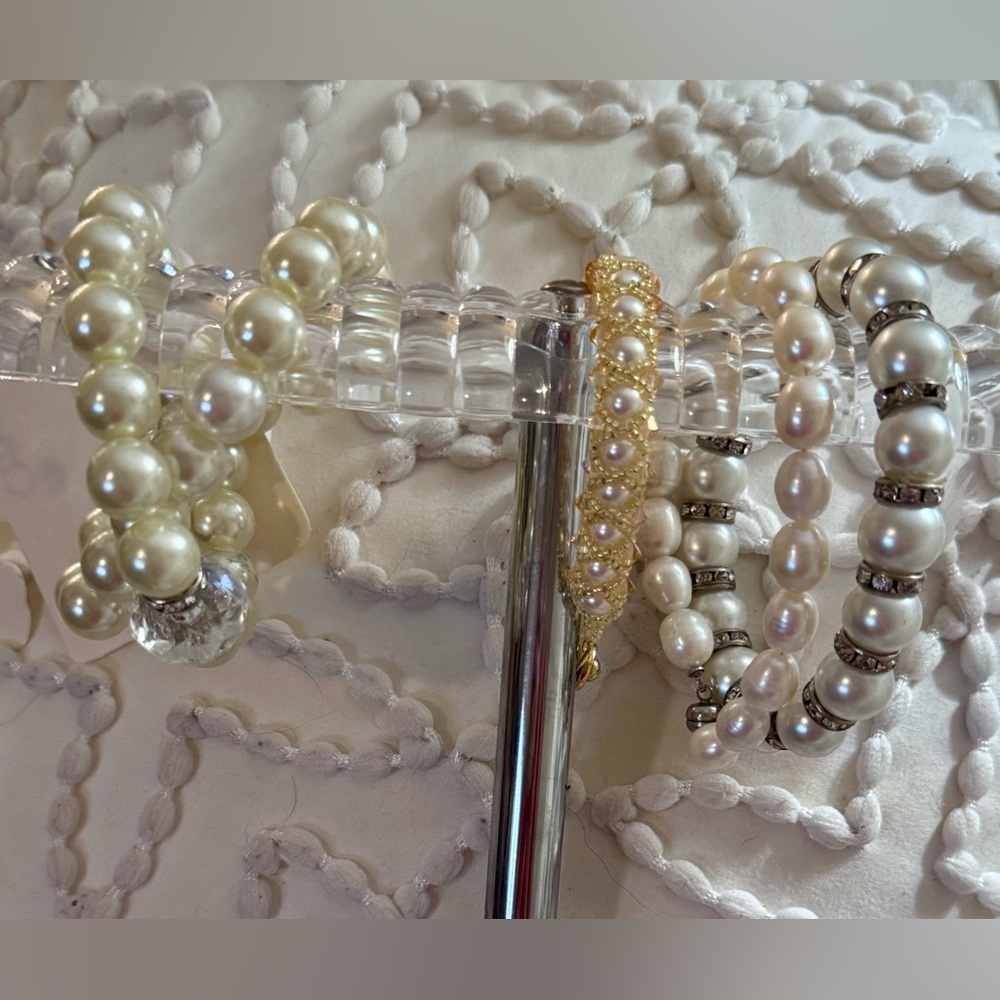 Bundle of 5 costume pearl bracelets